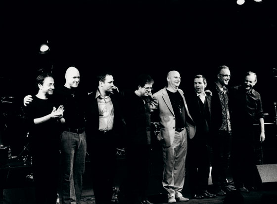 http://payload2.cargocollective.com/1/5/172370/2340374/GROUPE-CONCERT-R.jpg